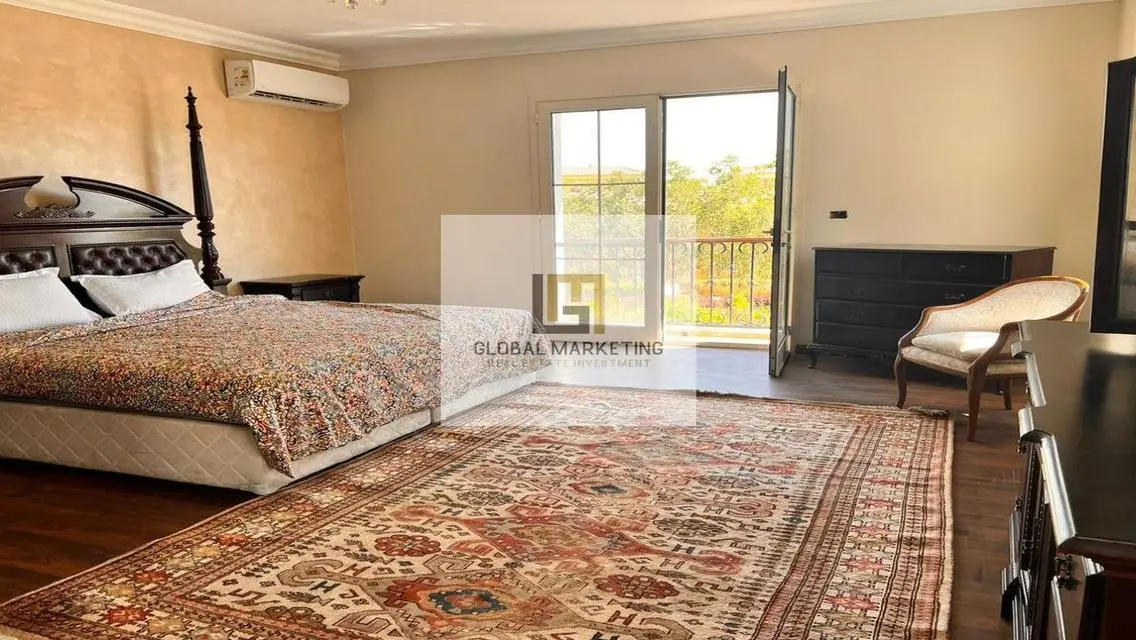 Standalone for rent with classic furniture in Hyde