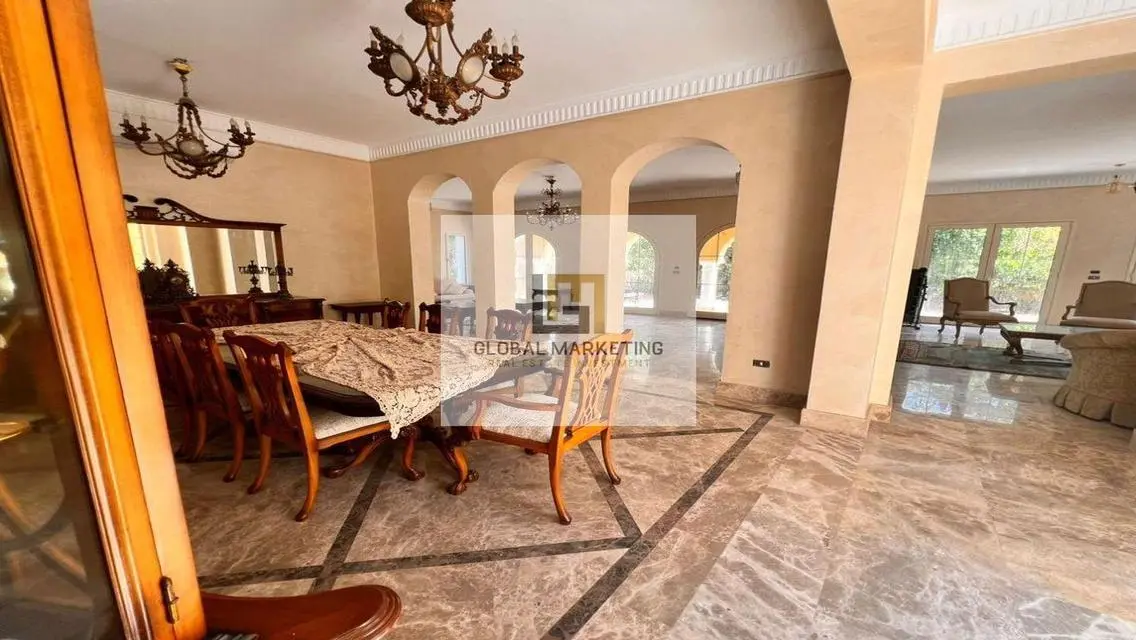 Standalone for rent with classic furniture in Hyde