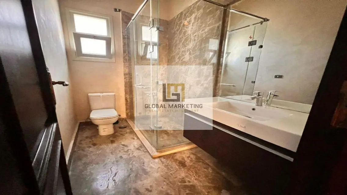 Standalone for rent with classic furniture in Hyde