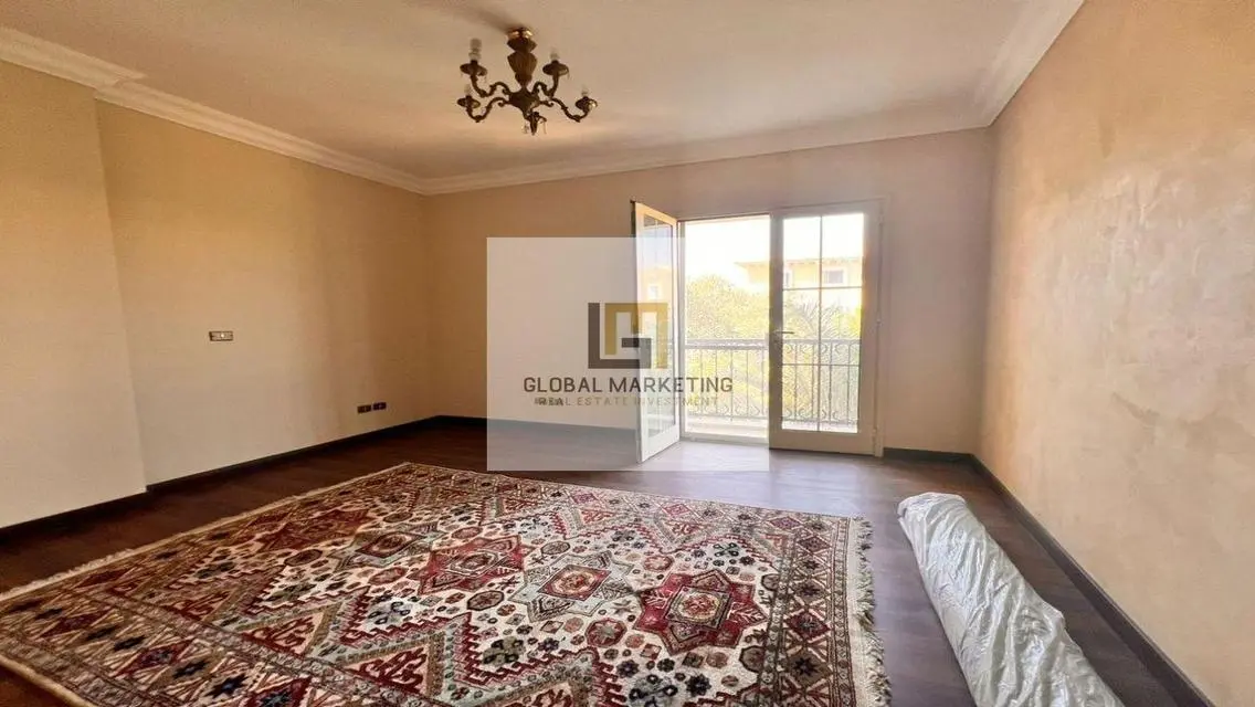 Standalone for rent with classic furniture in Hyde
