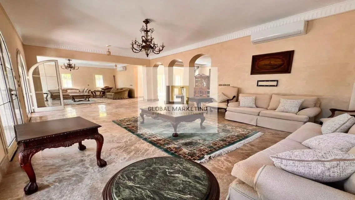 Standalone for rent with classic furniture in Hyde