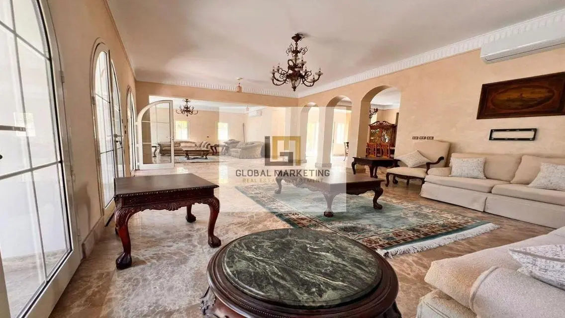 Standalone for rent with classic furniture in Hyde