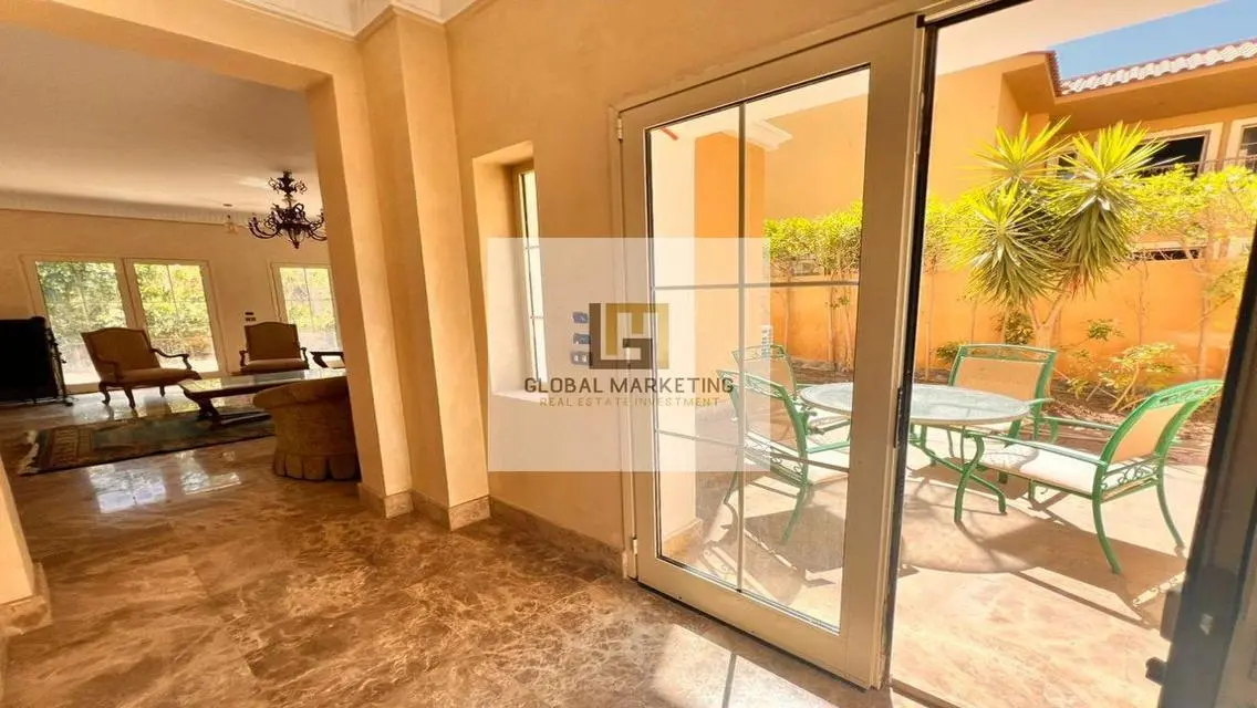 Standalone for rent with classic furniture in Hyde