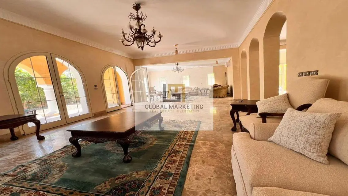 Standalone for rent with classic furniture in Hyde