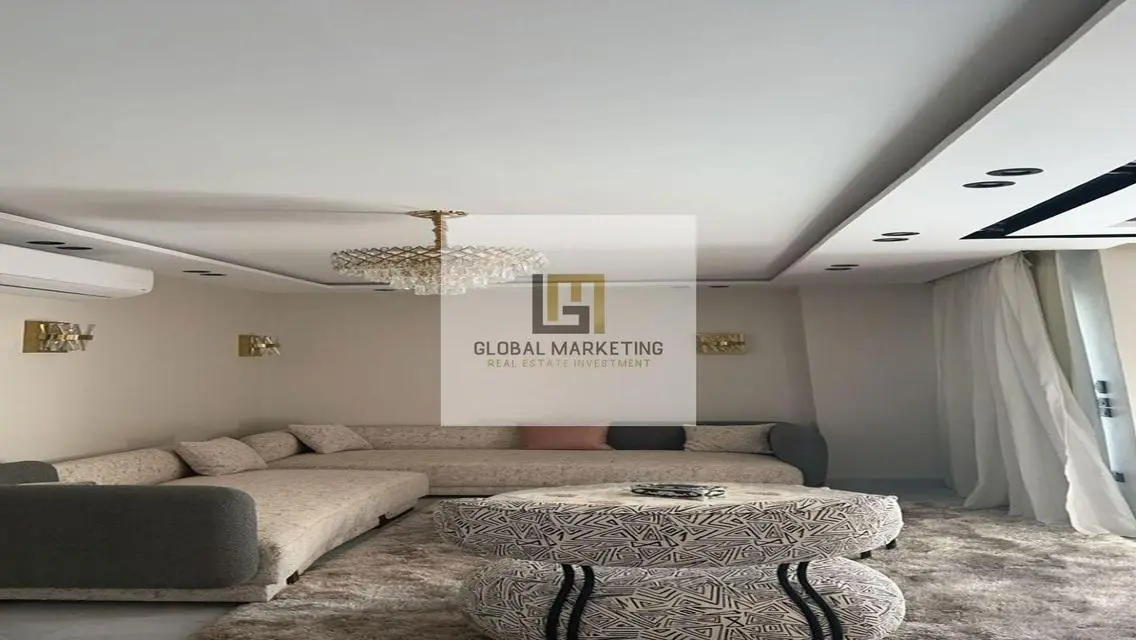 Furnished duplex with garden for rent in Hyde Park