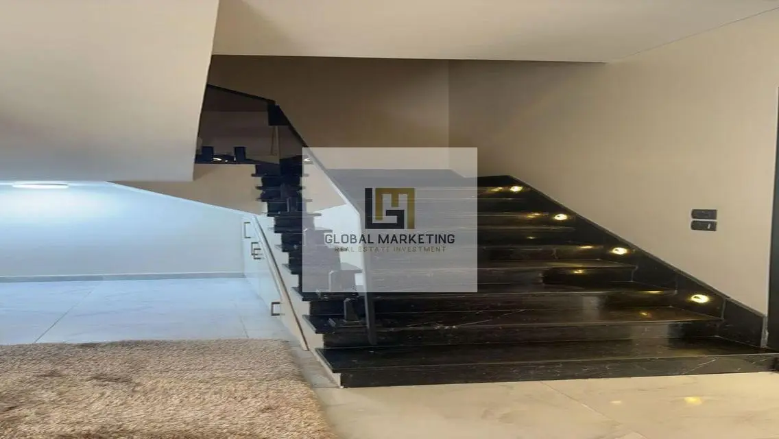 Furnished duplex with garden for rent in Hyde Park