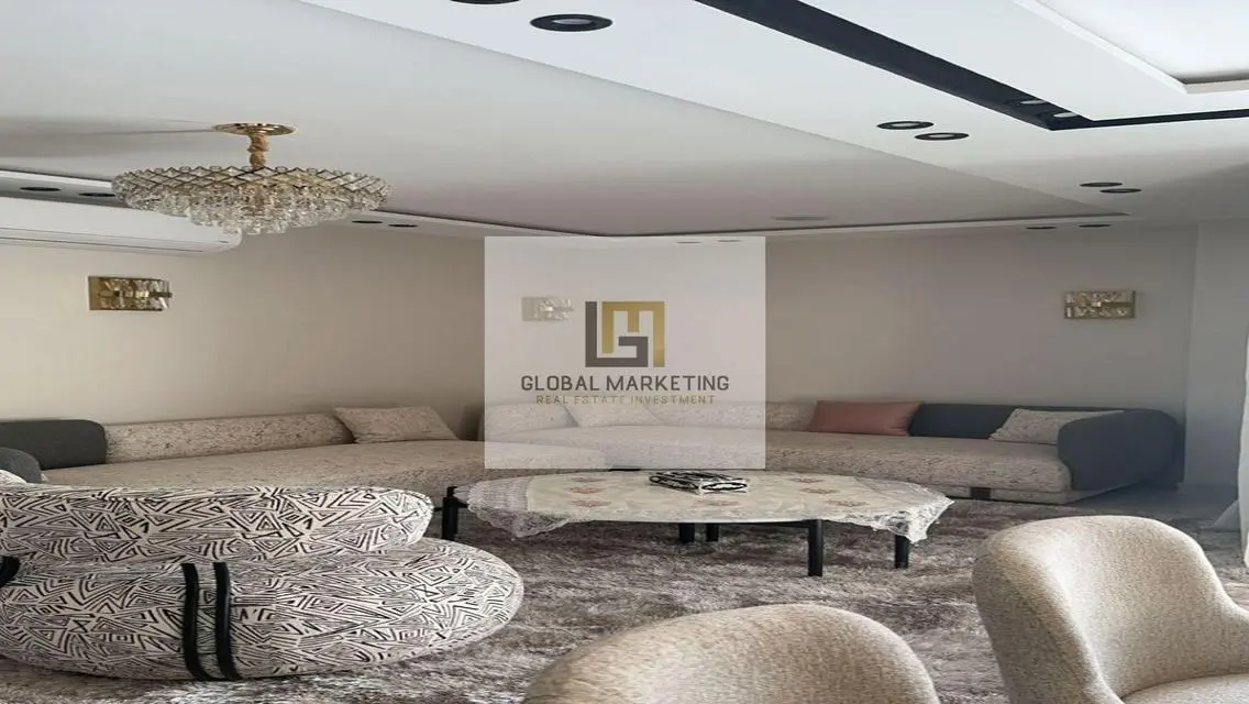 Furnished duplex with garden for rent in Hyde Park