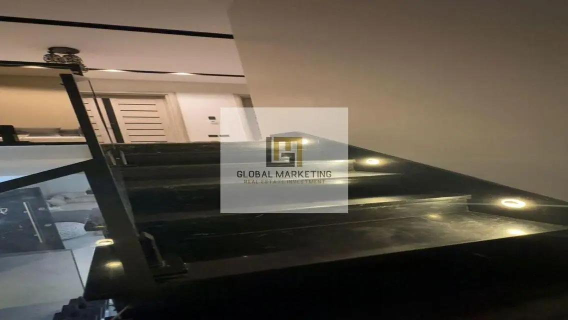 Furnished duplex with garden for rent in Hyde Park