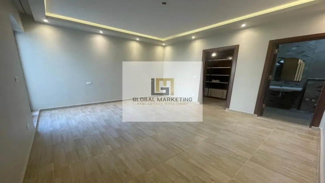 3-bedroom semi-furnished apartment in Eastown