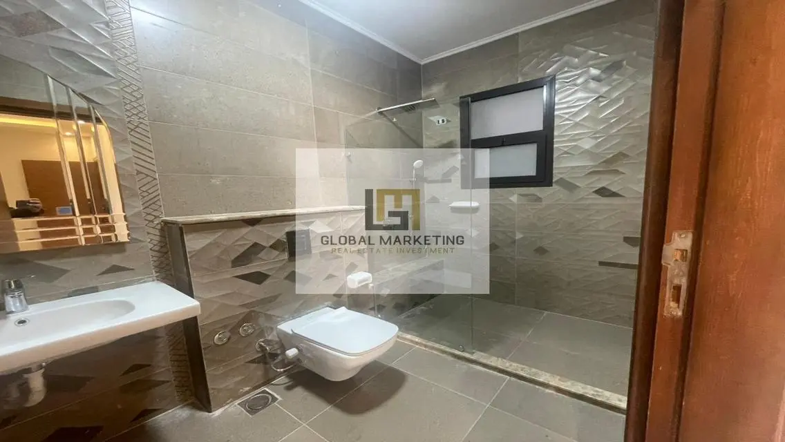 3-bedroom semi-furnished apartment in Eastown
