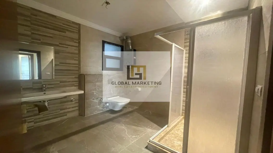 3-bedroom semi-furnished apartment in Eastown