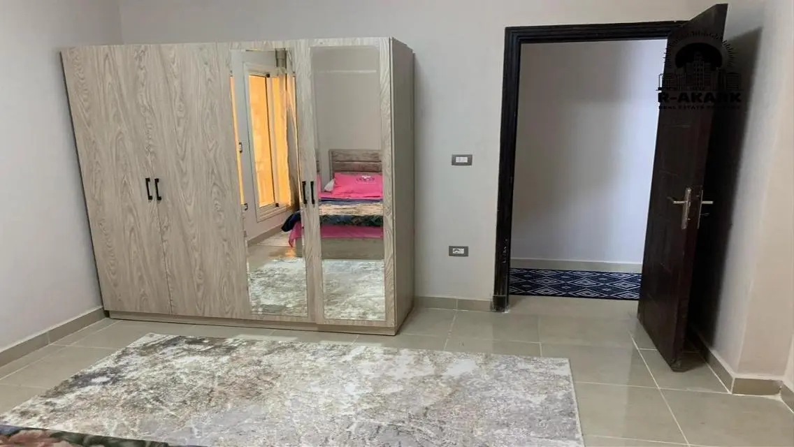 شقة مفروشة للايجار في كمبوند وصال مكيفة وايد جاردن