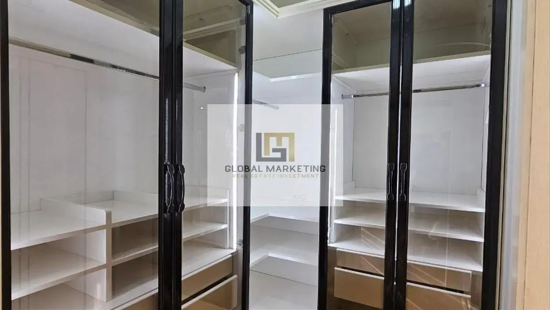 Ultra modern hotel apartment for rent in Lake View