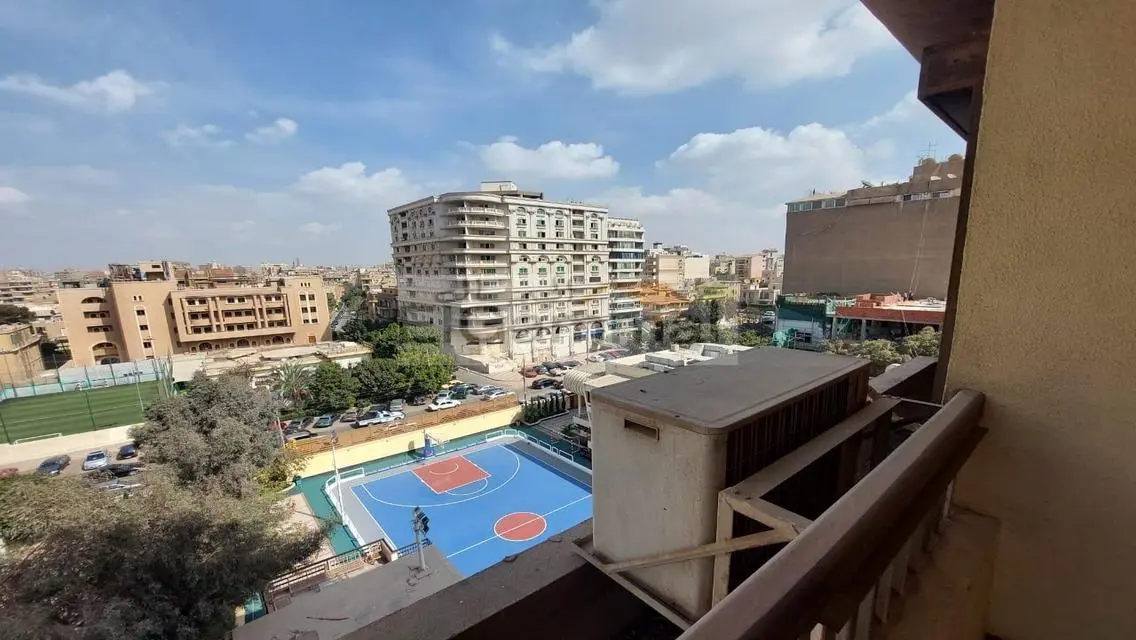 شقه رائعه للبيع فيو وموقع متميز بسعر مناسب للجادين
