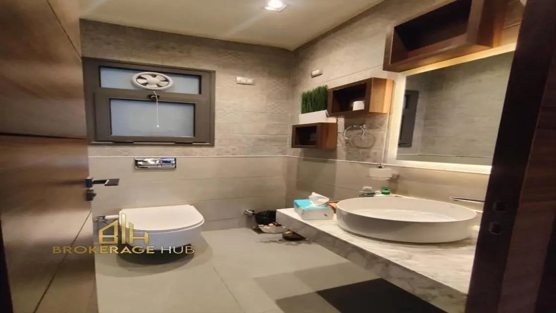 An apartment for rent in a location Eastown ,