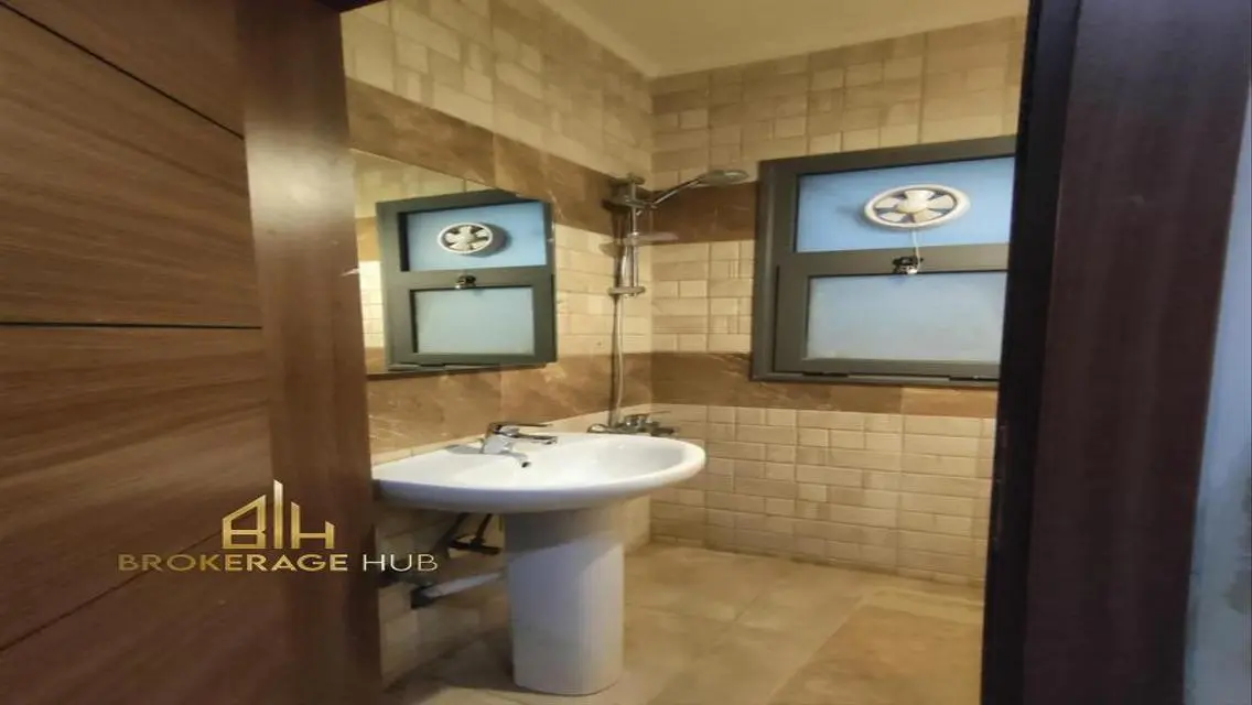 An apartment for rent in a location Eastown ,