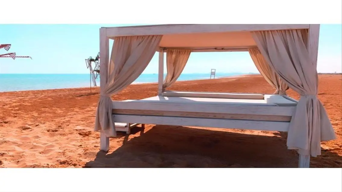 ستاندالون فيلا  للبيع في أزها تشطيب كامل