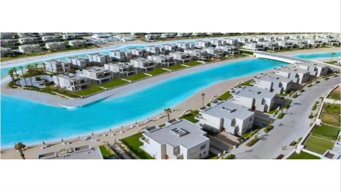 ستاندالون فيلا  للبيع في أزها تشطيب كامل