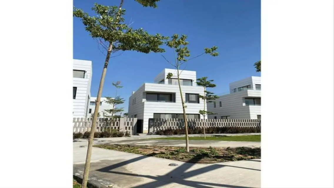 Own Townhouse 200m-Without DP in Shorouk/Al Burouj
