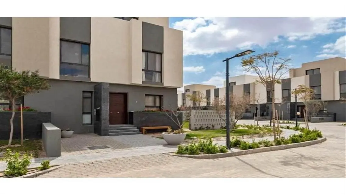 Own Townhouse 200m-Without DP in Shorouk/Al Burouj