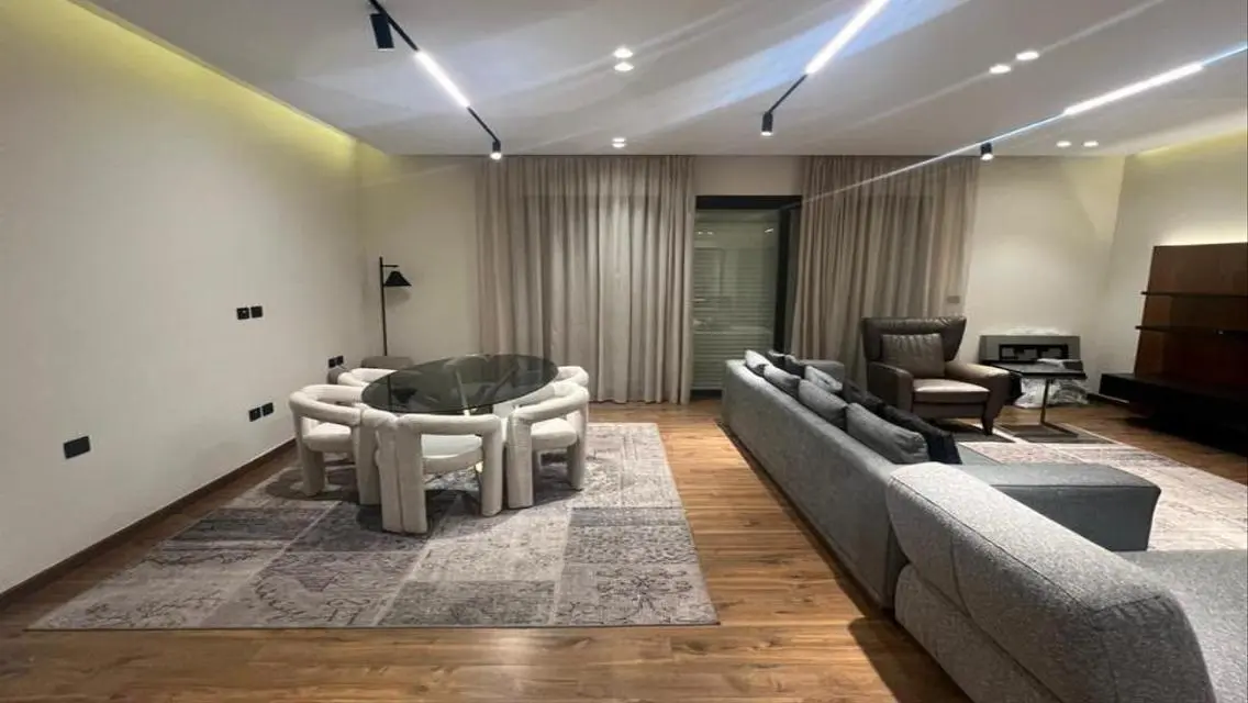 شقه ارضي للايجار كمبوند 6 west فرش مودرن