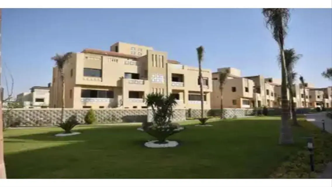 توين هاوس للبيع بكمبوند جرين 4 مباني ادريس بحري