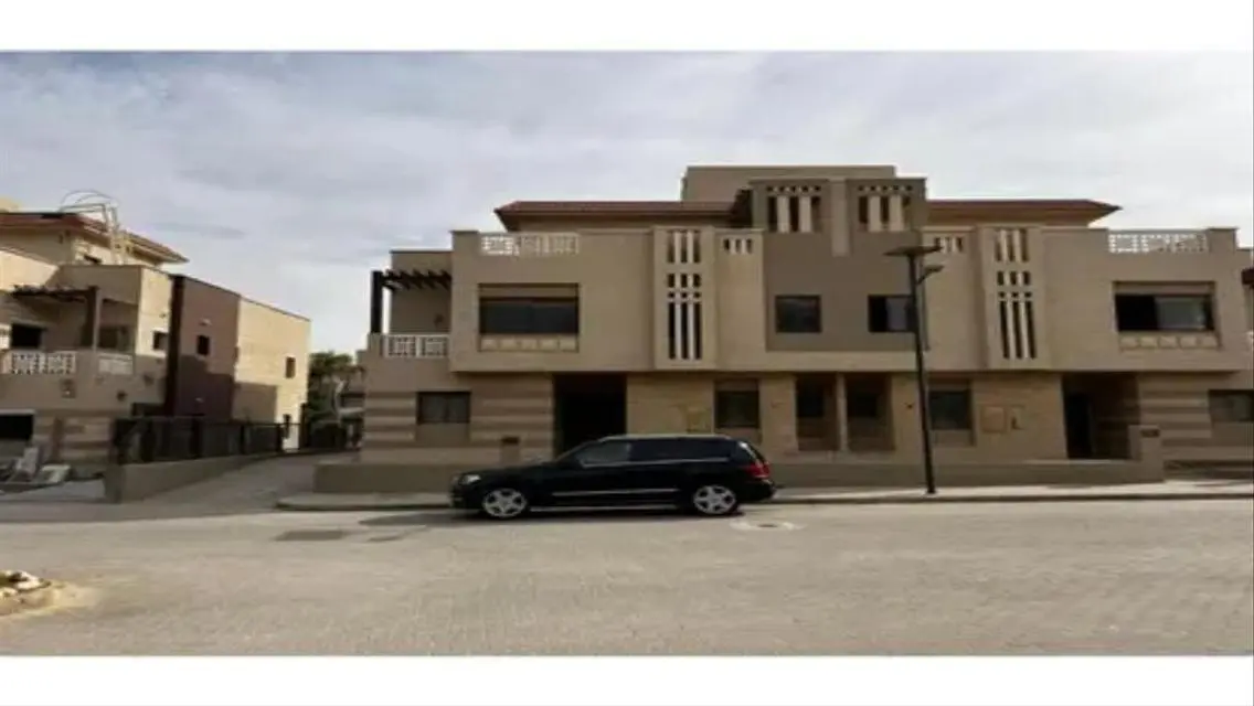 توين هاوس للبيع بكمبوند جرين 4 مباني ادريس بحري