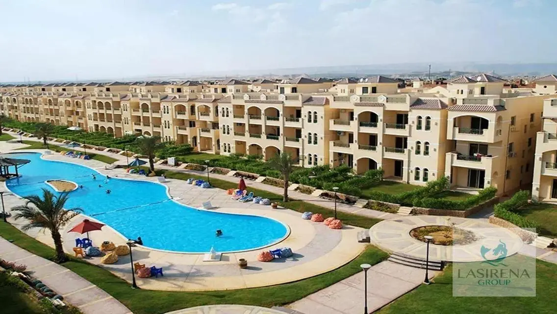 شالية للبيع تانى بروف قرية بالم بيتش فى عين السخنة