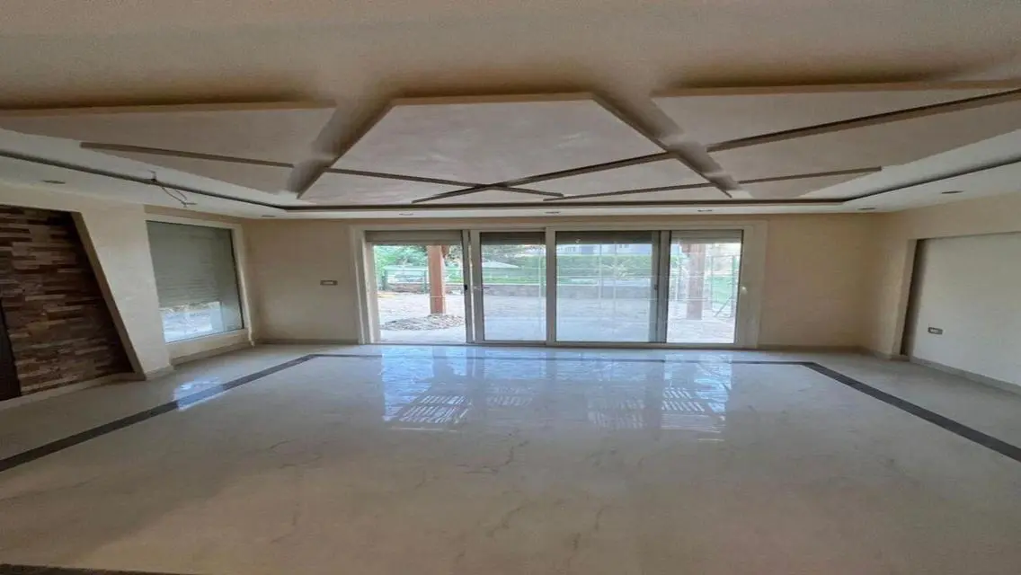 I Villa A Garden for sale Mountain View Hyde Park.