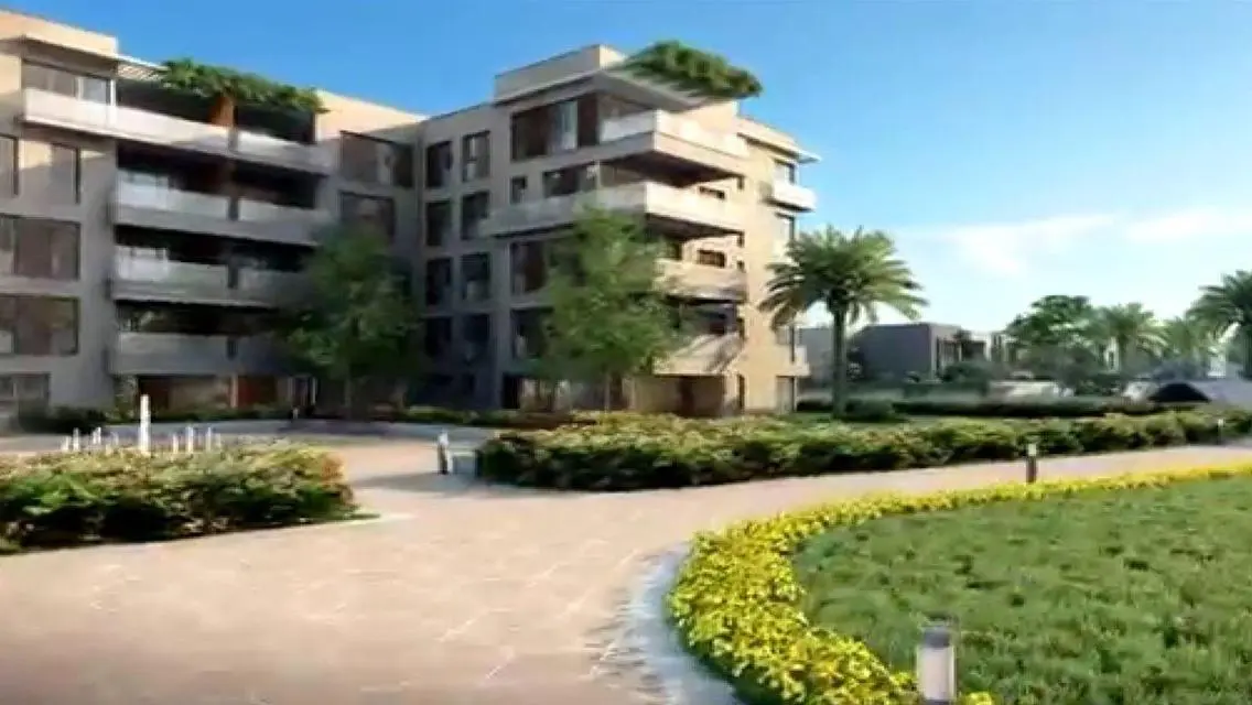 شقة للبيع مفتوحة ع لاند سكيب امام المطار  تاج سيتي