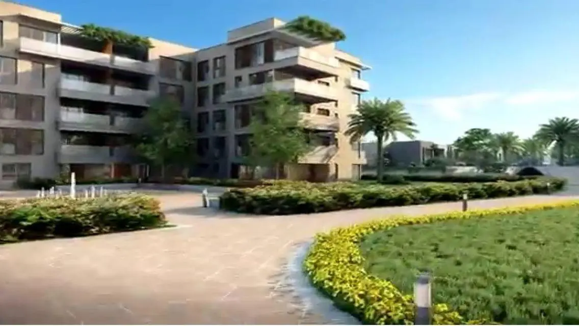 شقة للبيع مفتوحة ع لاند سكيب امام المطار  تاج سيتي