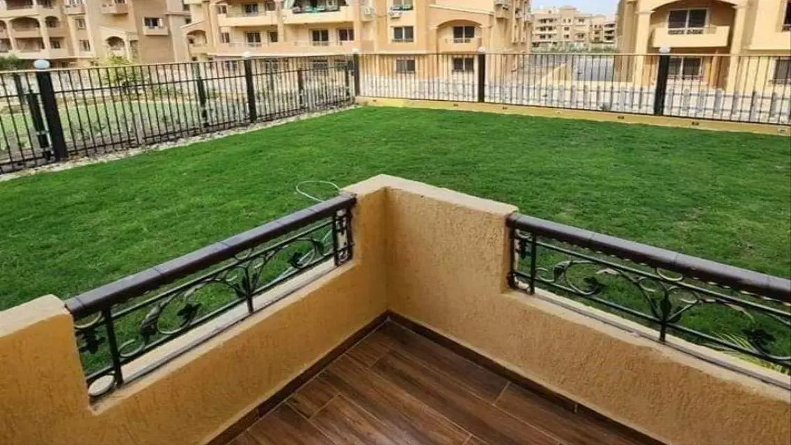 شقه للبيع في كمبوند سراي بالتقسيط علي 12 سنه