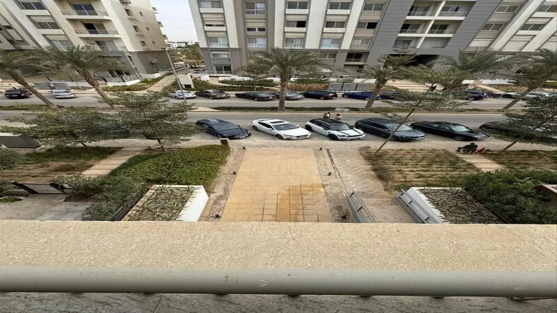 شقة متشطبة للايجار بكمبوند هايد بارك التجمع الخامس