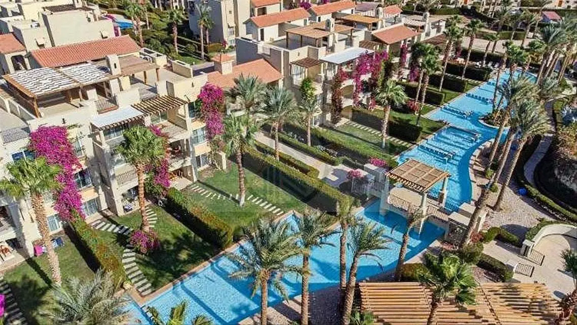 شالية بحمام سباحة خاص و حديقة بالتقسيط على 6 سنوات