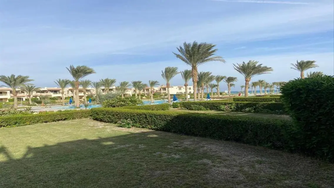 شالية للبيع اول صف بحر قرية لافيستا 7 العين السخنة