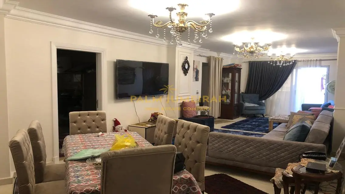شقة فاخرة للايجار بمساحة واسعة