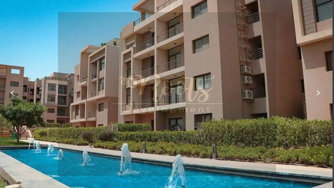 شقةللبيع 5%مقدم استلام سنة دقائق من مطار القاهرة