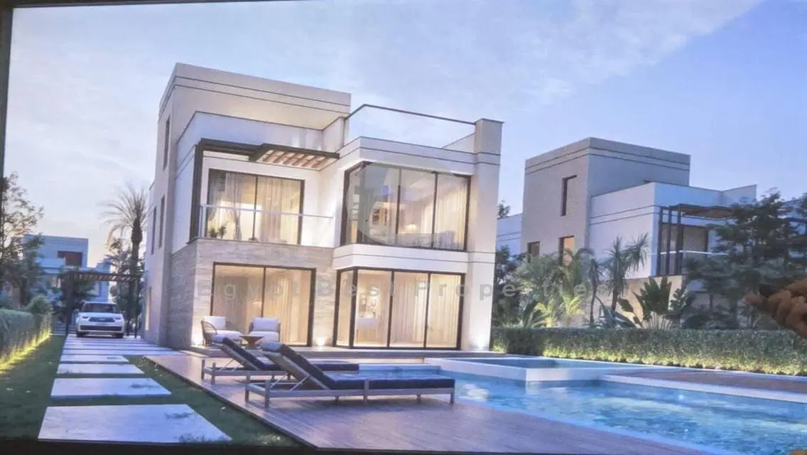 Own / Townhouse / Hyde Park / New Cairo / 5% DP