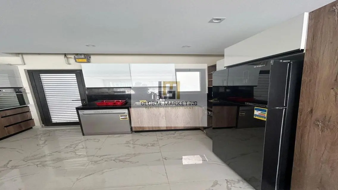 Very luxurious, ultra-modern furnished apartment