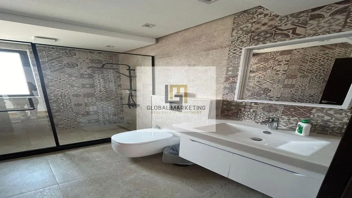 Very luxurious, ultra-modern furnished apartment