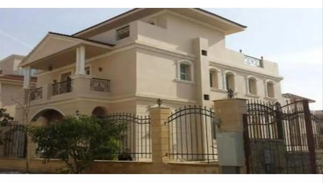 Standalone Resale, ready to move on the north 90th