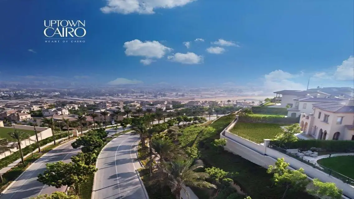 فيلا للبيع  تطل علي الجولف متشطبه بالكامل اب تاون