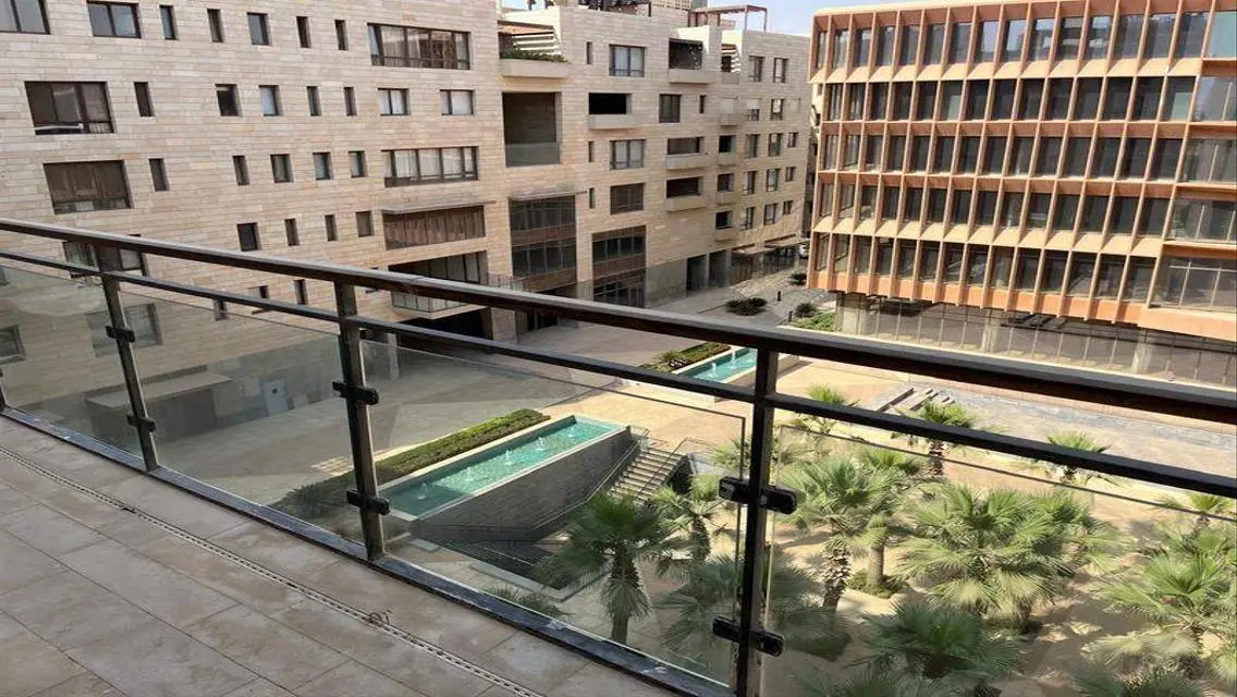 شقة للبيع في بيفرلي هيلز بسعر مغري - استلام فوري -