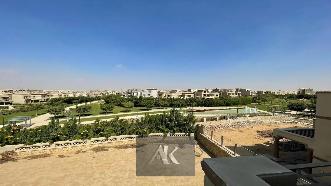 فيلا مستقلة رائعة 1000م للبيع في بالم هيلز قطامية