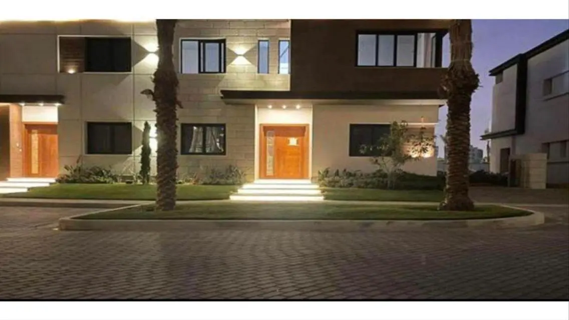 Town house corner ready to move for sale at Azzar1