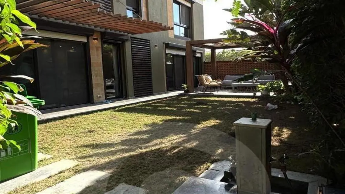Ground floor duplex for sale in Westown - beverly