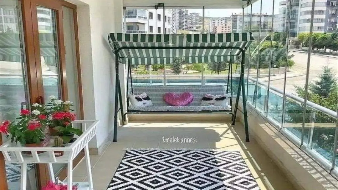 للبيع شقه لقطه في كمبوند البروج متشطبه بالكامل