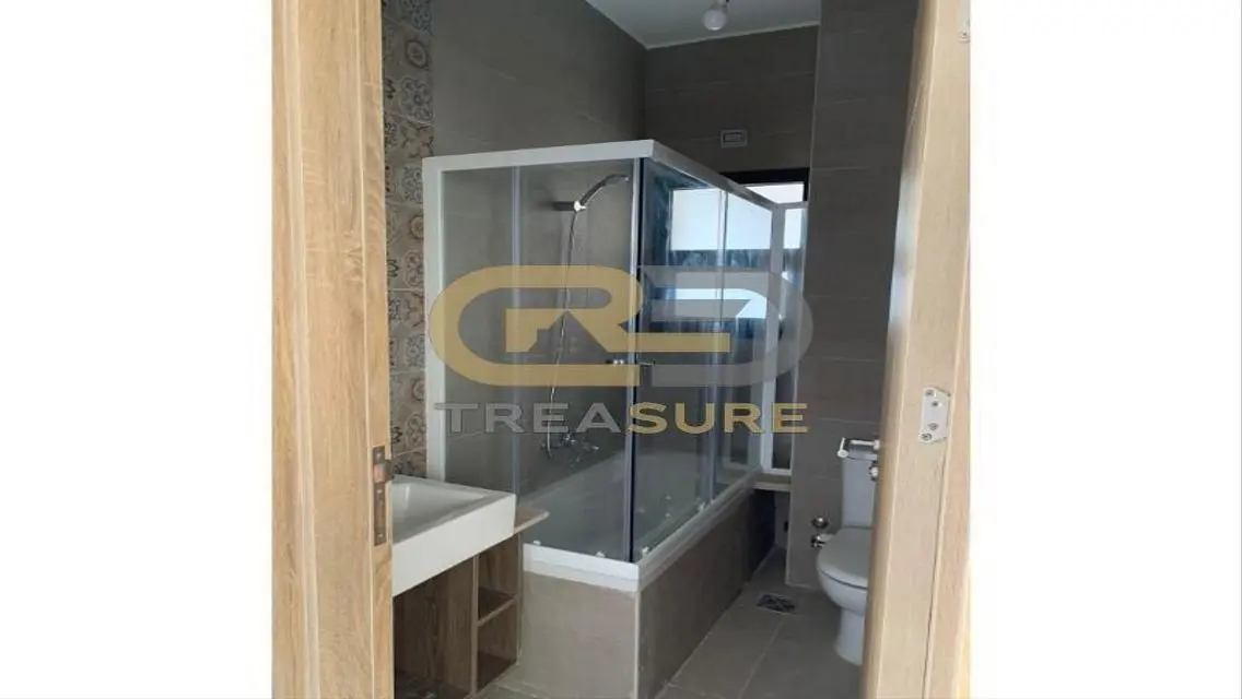 Penthouse - Fifth Square with with Kitchen &amp;  Ac&#39;s