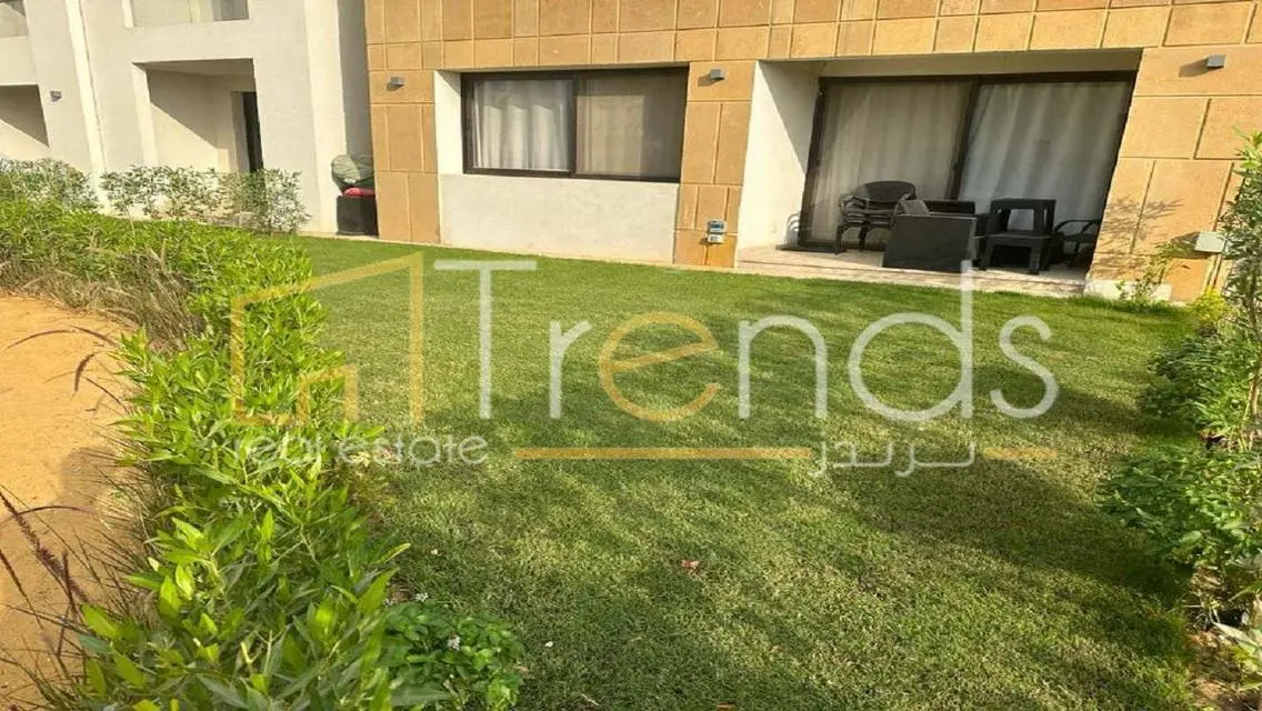 شاليه للبيع استلام فورى يطل علي حمام السباحه ازها
