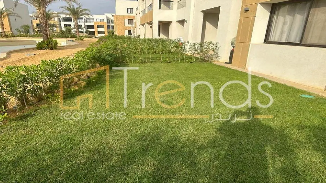 شاليه للبيع استلام فورى يطل علي حمام السباحه ازها